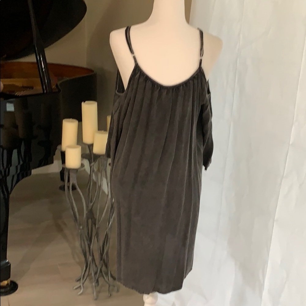 Beach dress with peekaboo shoulders